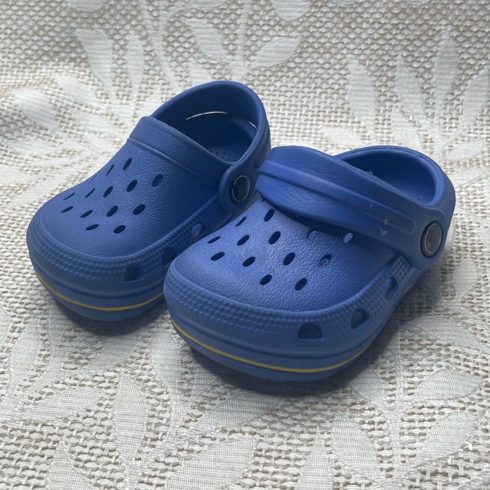 Kids Blue Clogs size 4